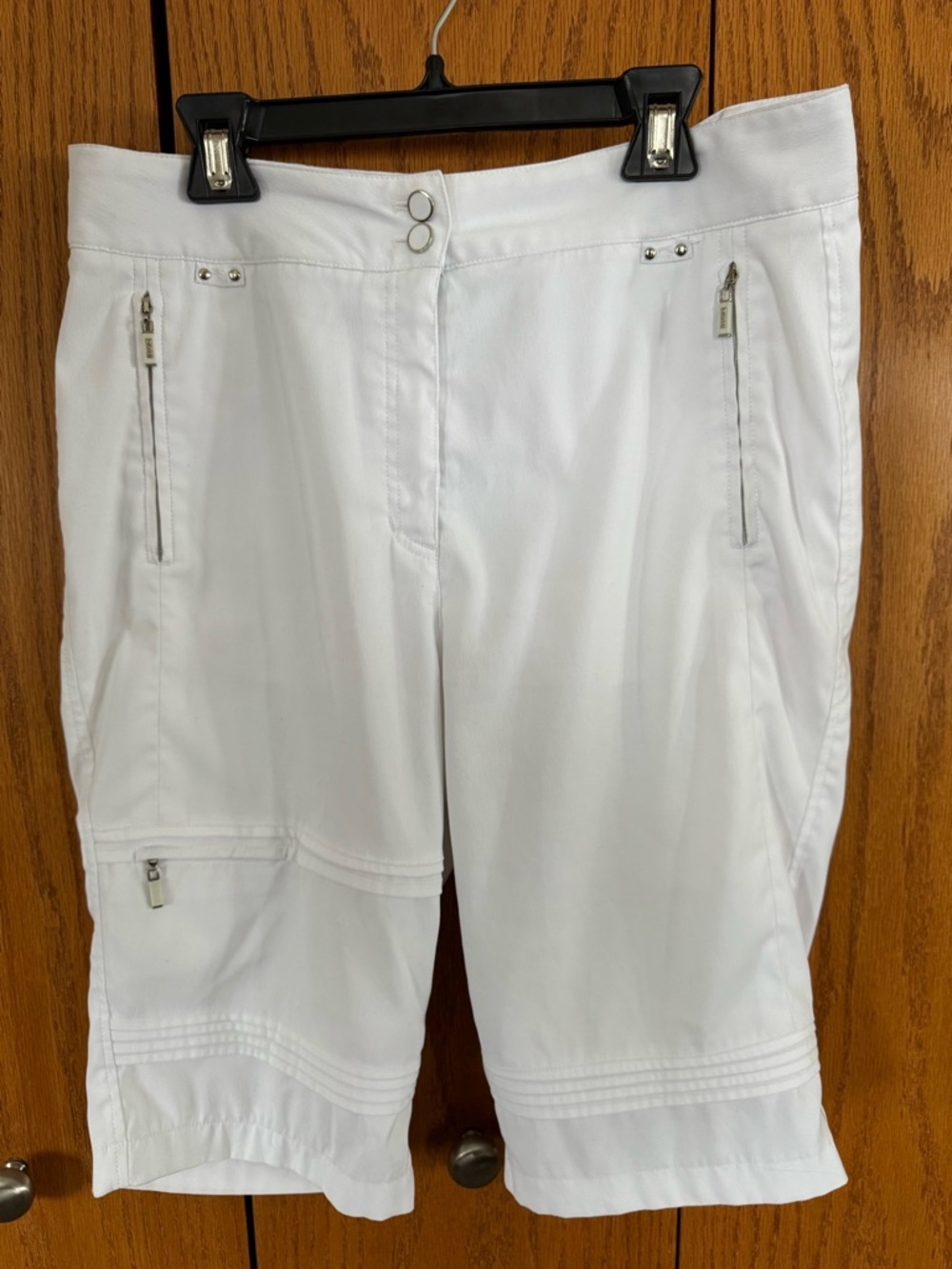 DNKY Golf Zip-Pocket Cargo white Bermuda Shorts